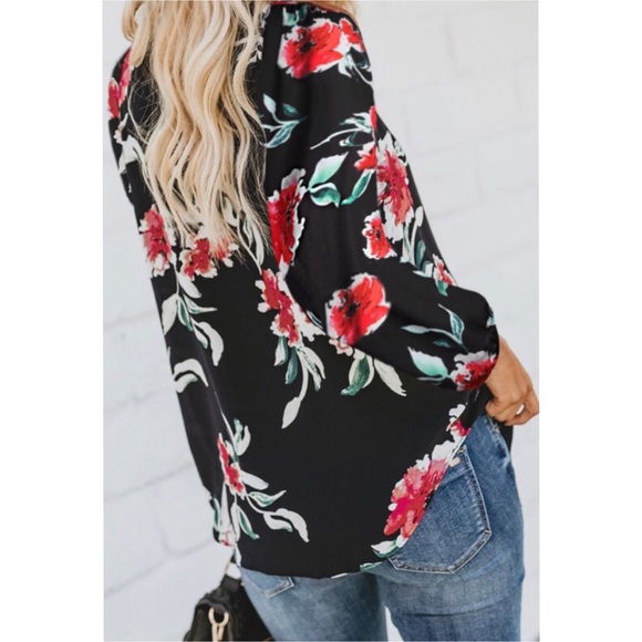 🌹HPx3🎉1 LEFT: SMALL‼️Black Floral Blouse - Picture 2 of 7